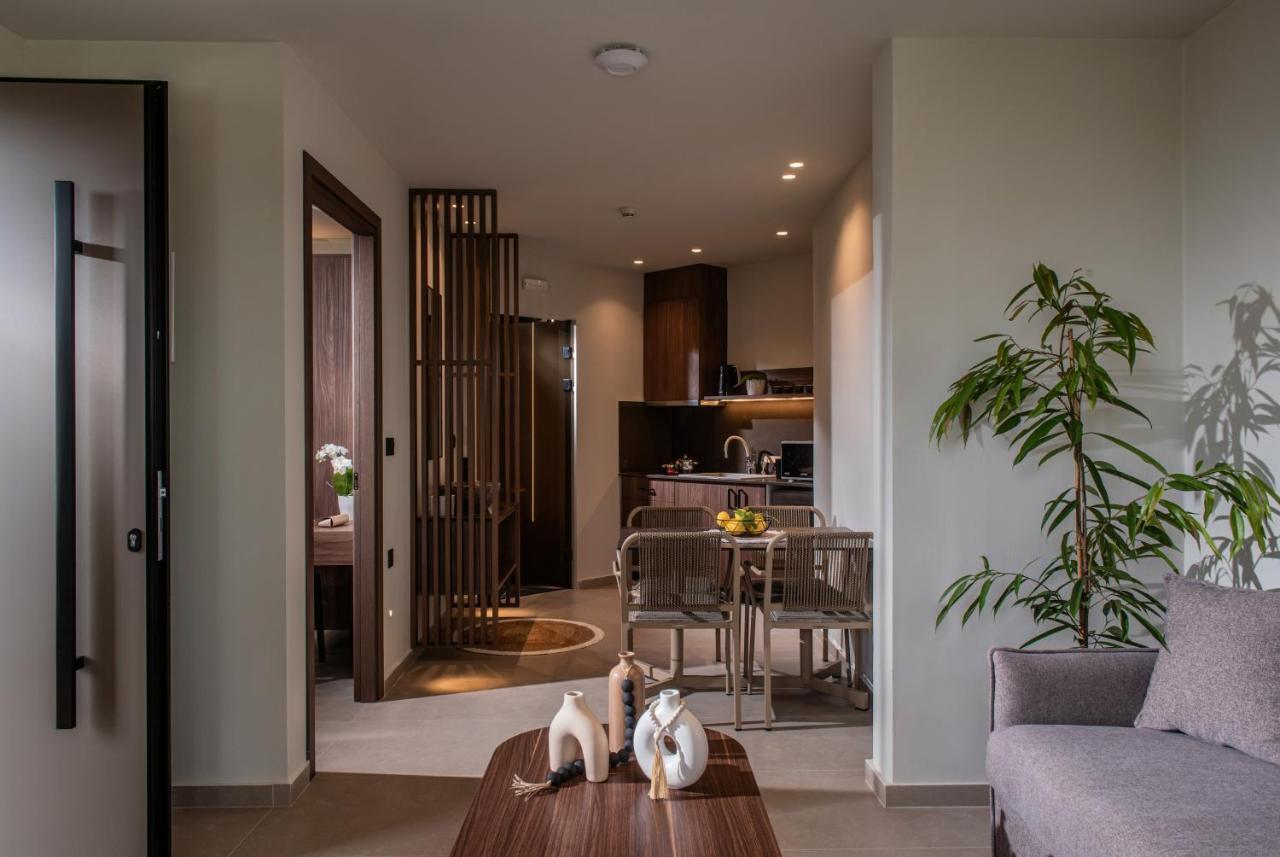 Everest Apartments And Suites Sztalída Kültér fotó