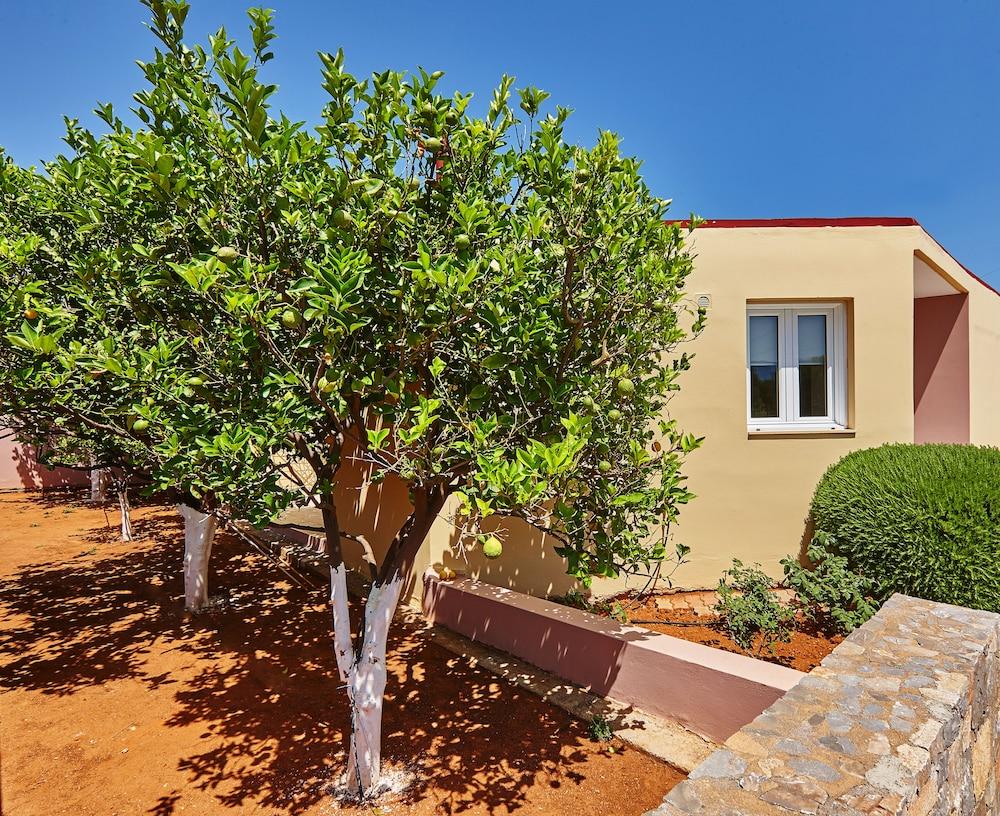 Everest Apartments And Suites Sztalída Kültér fotó