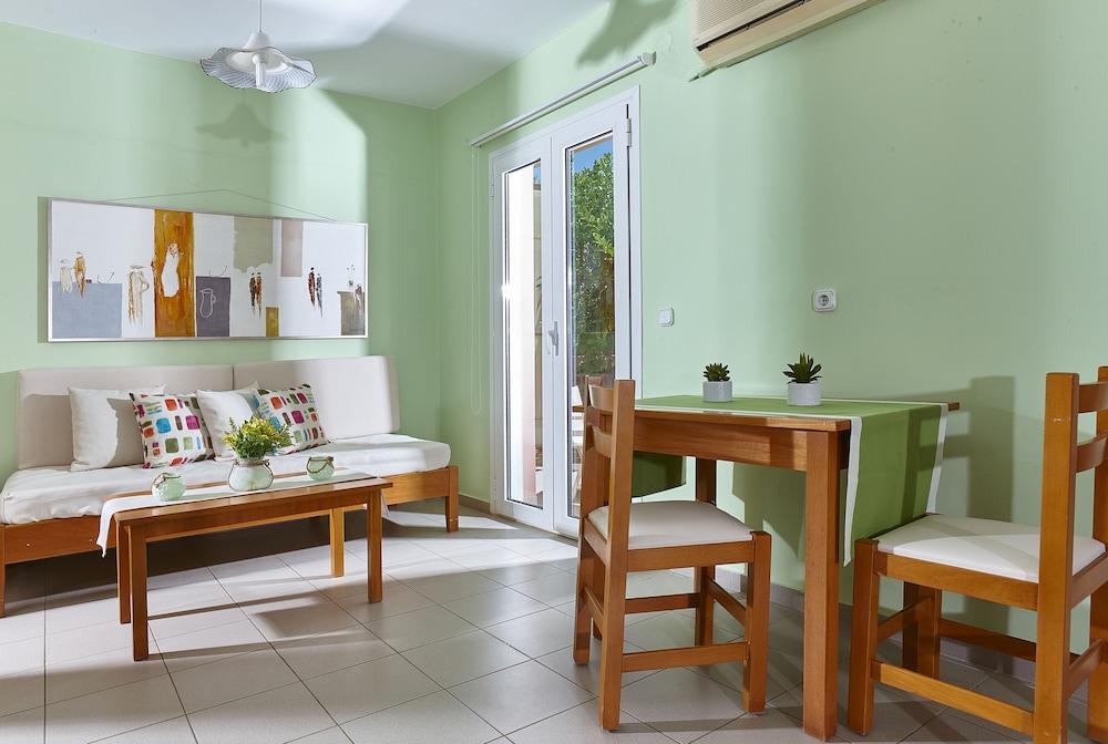 Everest Apartments And Suites Sztalída Kültér fotó