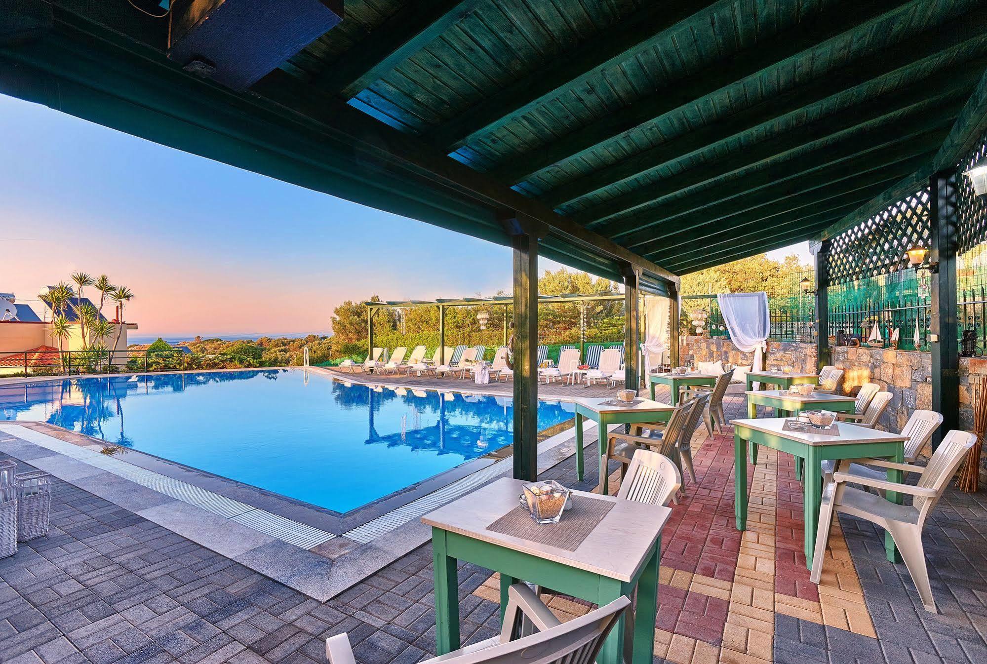 Everest Apartments And Suites Sztalída Kültér fotó