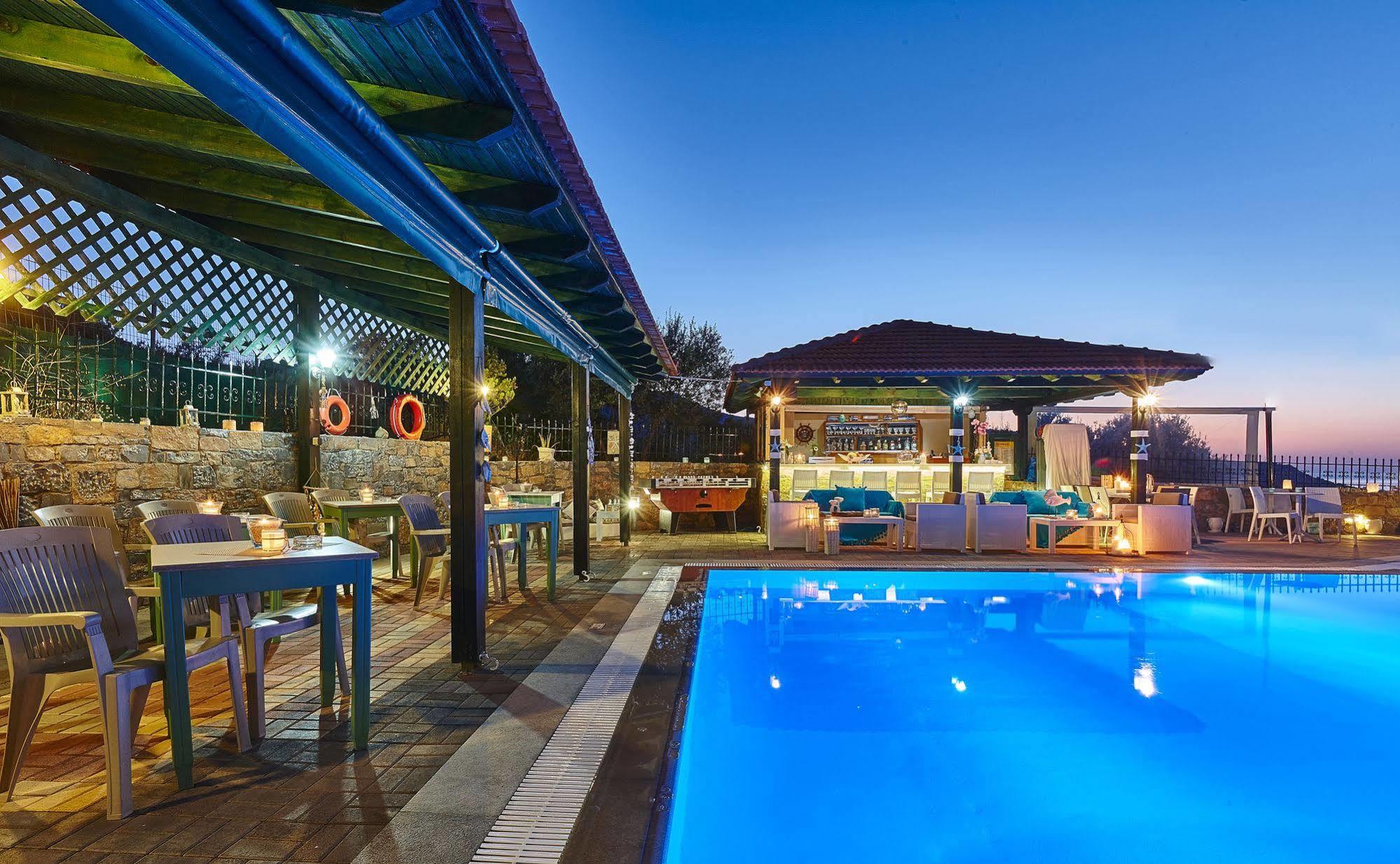 Everest Apartments And Suites Sztalída Kültér fotó
